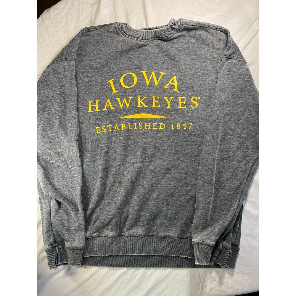 Chicka-d Iowa Hawkeyes Sweatshirt Gray Crewneck Women’s Small Fleece